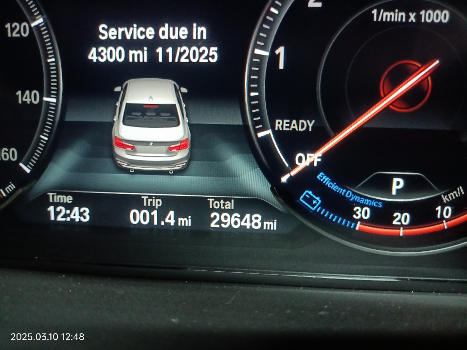 Foto Mobil Bekas Odometer BMW 320i 2.0 tahun 2018