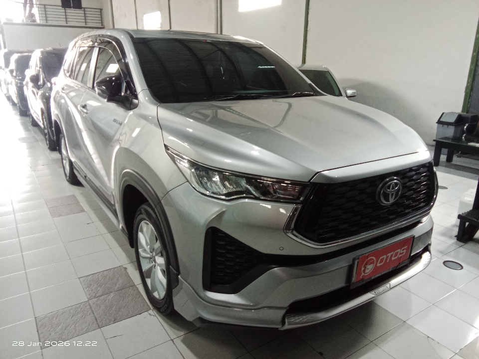 Foto Mobil Bekas Kanan Depan Toyota Kijang Innova 2.0 Zenix V HV CVT Modellista tahun 2023