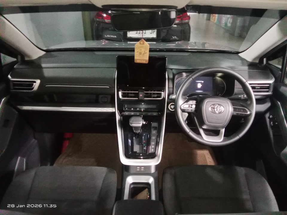 Foto Mobil Bekas Dashboard Toyota Kijang Innova 2.0 Zenix V HV CVT Modellista tahun 2023