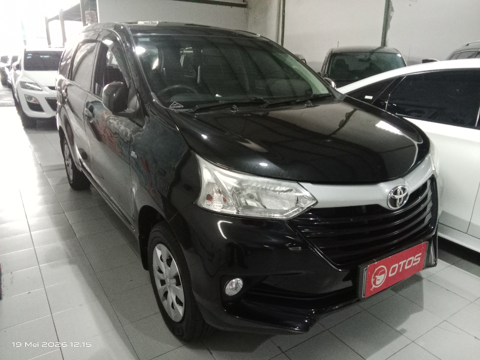 Foto Mobil Bekas Kanan Depan Toyota Avanza 1.3 E tahun 2018