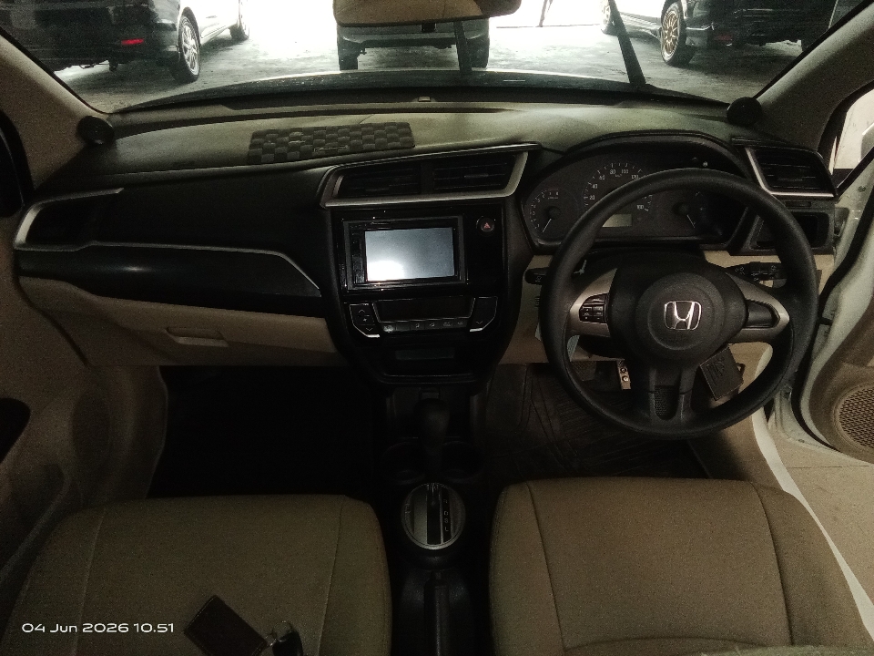 Foto Mobil Bekas Dashboard Honda Mobilio 1.5 E tahun 2017