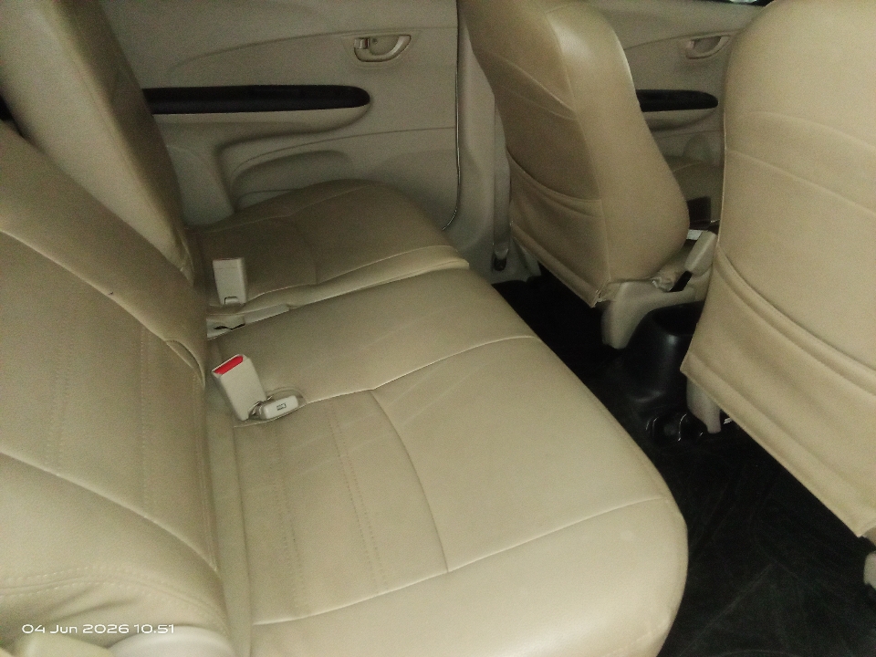 Foto Mobil Bekas Kabin Belakang Honda Mobilio 1.5 E tahun 2017