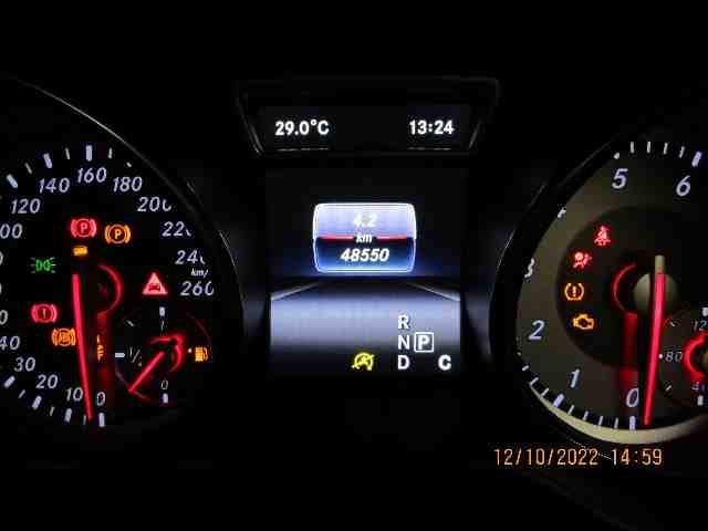 Foto Mobil Bekas Odometer Mercedes-Benz GLA200 1.6 tahun 2016