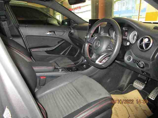 Foto Mobil Bekas Kabin Depan Mercedes-Benz GLA200 1.6 tahun 2016