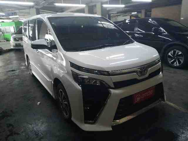 2020 Toyota Voxy 2.0 - Foto 1 dari 6