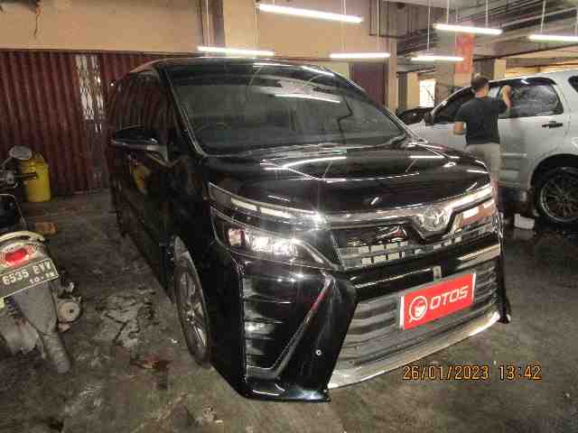 2017 Toyota Voxy 2.0 - Foto 1 dari 6
