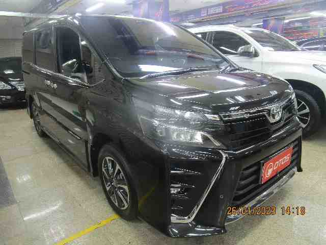 2019 Toyota Voxy 2.0 - Foto 1 dari 6