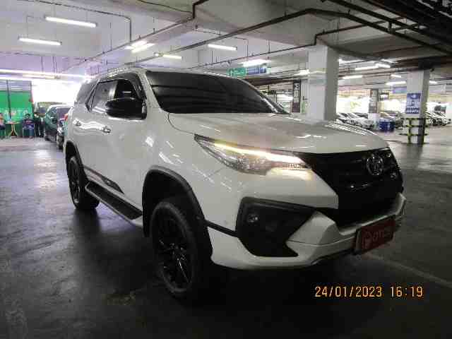 2017 Toyota Fortuner 2.4 4X2 VRZ - Foto 1 dari 6