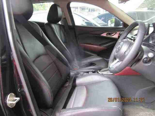 Foto Mobil Bekas Kabin Depan Mazda CX-3 2.0 Touring tahun 2017