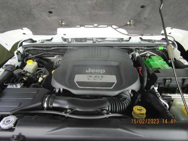 Foto Mobil Bekas Mesin Jeep Wrangler 3.8 tahun 2014