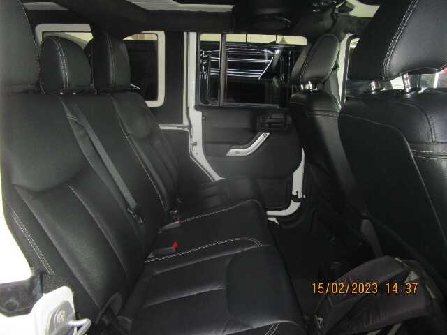 Foto Mobil Bekas Kabin Belakang Jeep Wrangler 3.8 tahun 2014