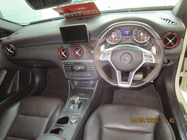 Foto Mobil Bekas Dashboard Mercedes-Benz A45 AMG 2.0 4MATIC tahun 2014