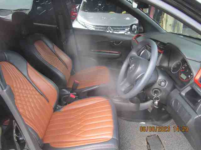 Foto Mobil Bekas Kabin Depan Honda Brio 1.2 RS tahun 2021