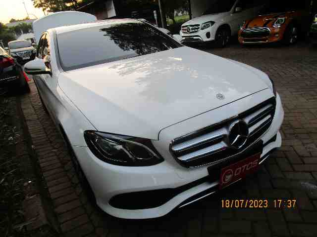 2017 Mercedes-Benz E250 2.0 - Foto 1 dari 6