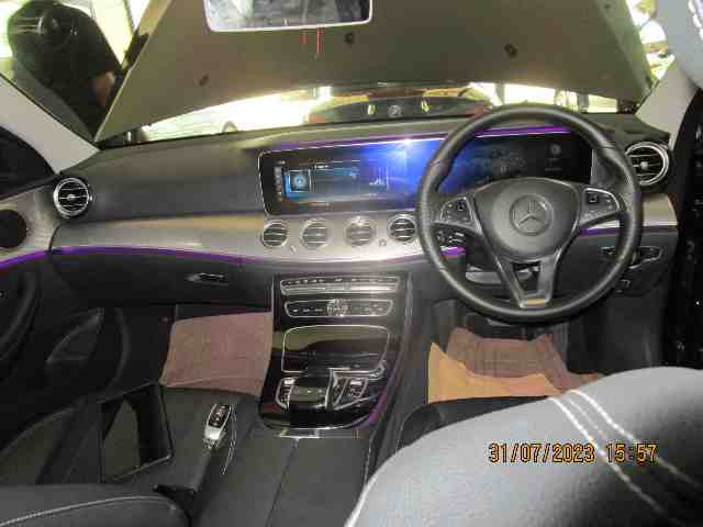 Foto Mobil Bekas Dashboard Mercedes-Benz E250 2.0 tahun 2017