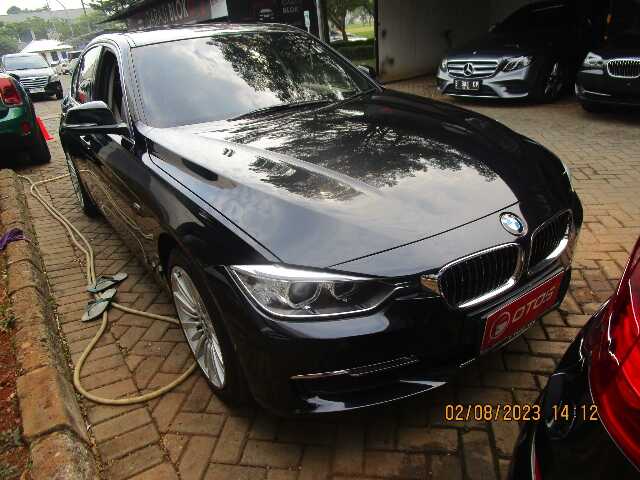 2014 BMW 328i 2.0 Sport - Foto 1 dari 6