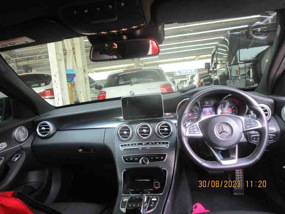 Foto Mobil Bekas Dashboard Mercedes-Benz C300 2.0 AMG tahun 2018