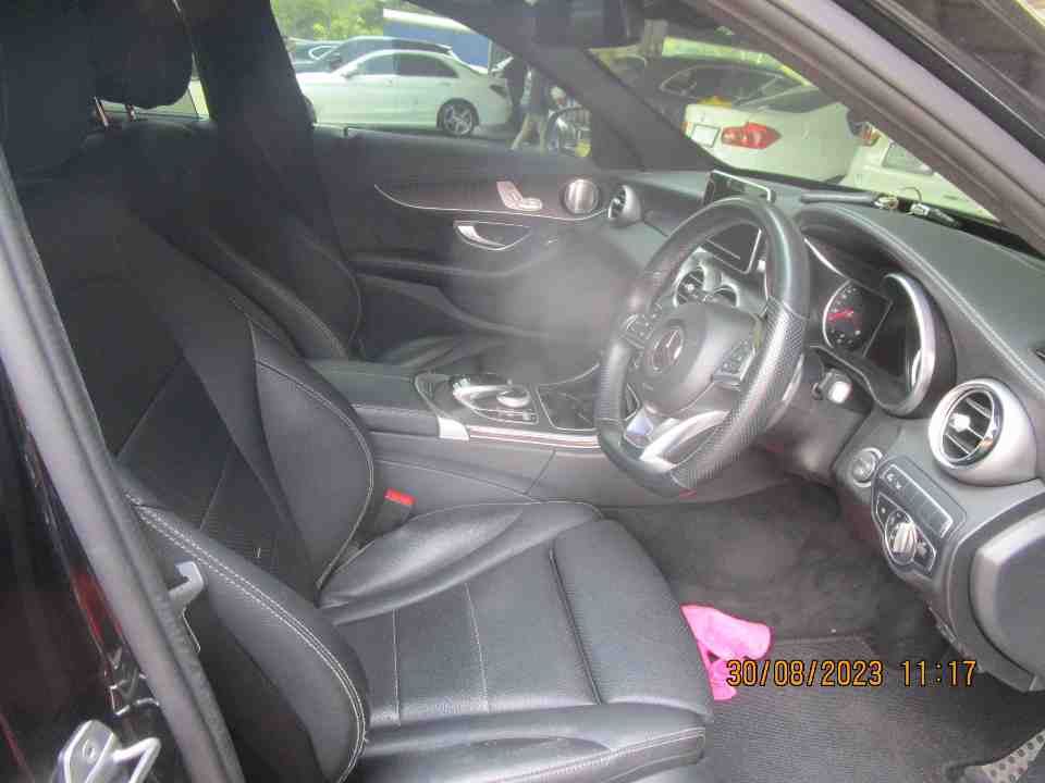 Foto Mobil Bekas Kabin Depan Mercedes-Benz C300 2.0 AMG tahun 2018