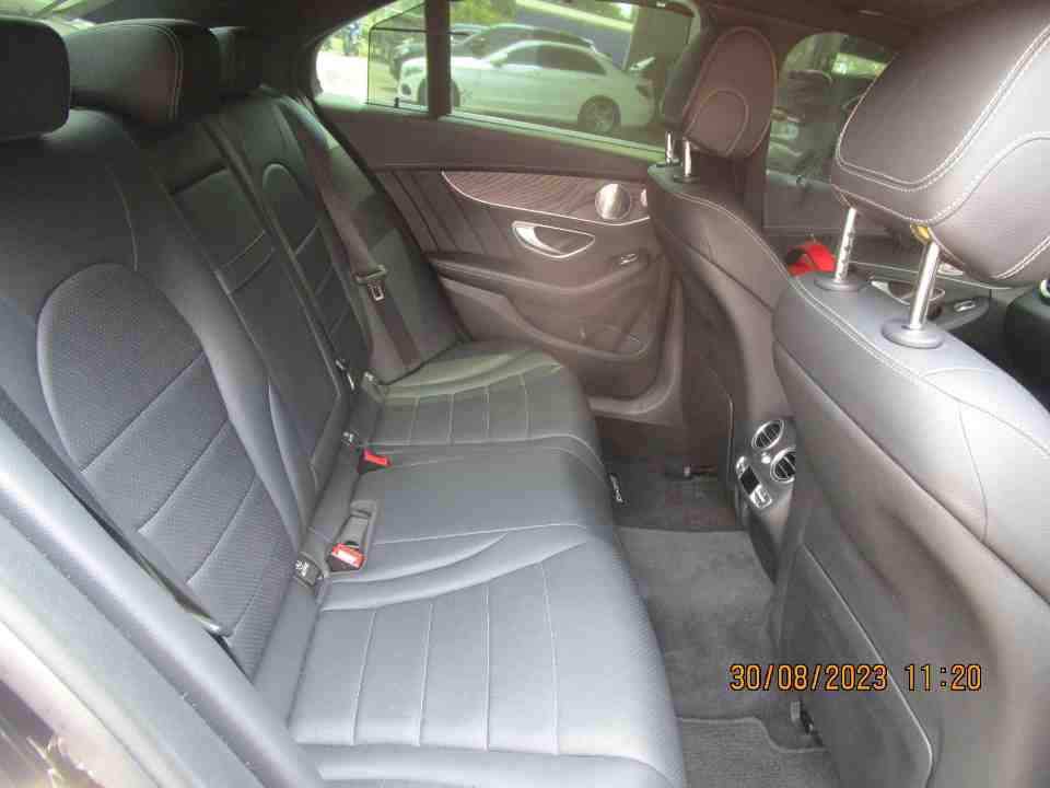 Foto Mobil Bekas Kabin Belakang Mercedes-Benz C300 2.0 AMG tahun 2018