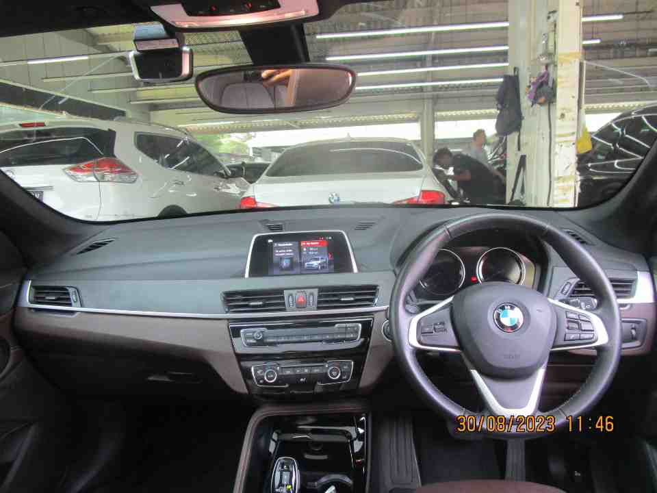 Foto Mobil Bekas Dashboard BMW X1 1.5 Sdrive18i Xline tahun 2019