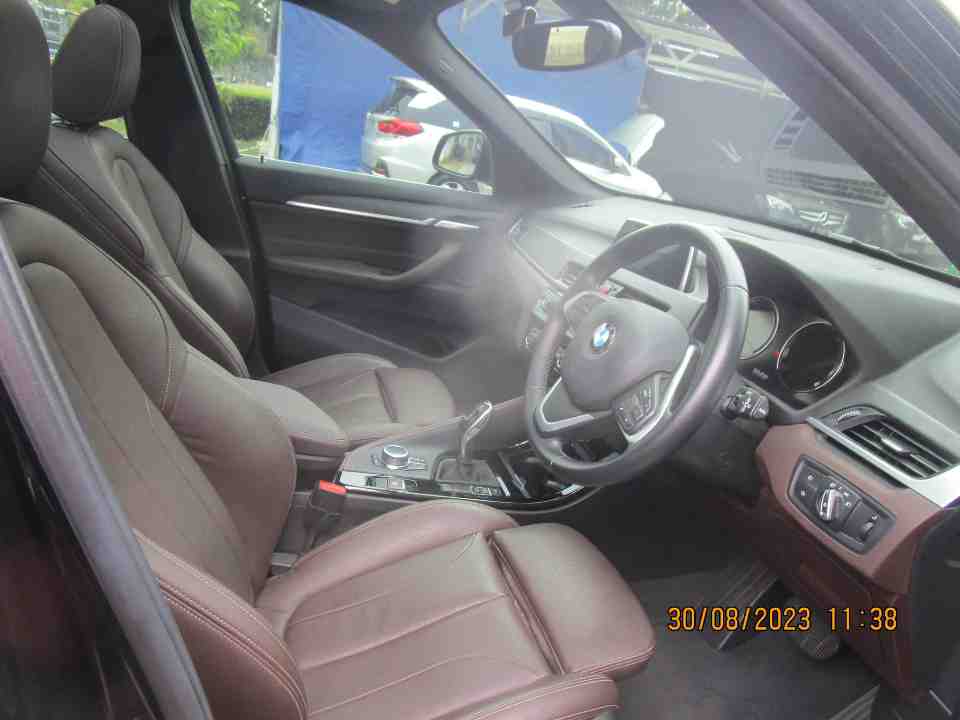 Foto Mobil Bekas Kabin Depan BMW X1 1.5 Sdrive18i Xline tahun 2019