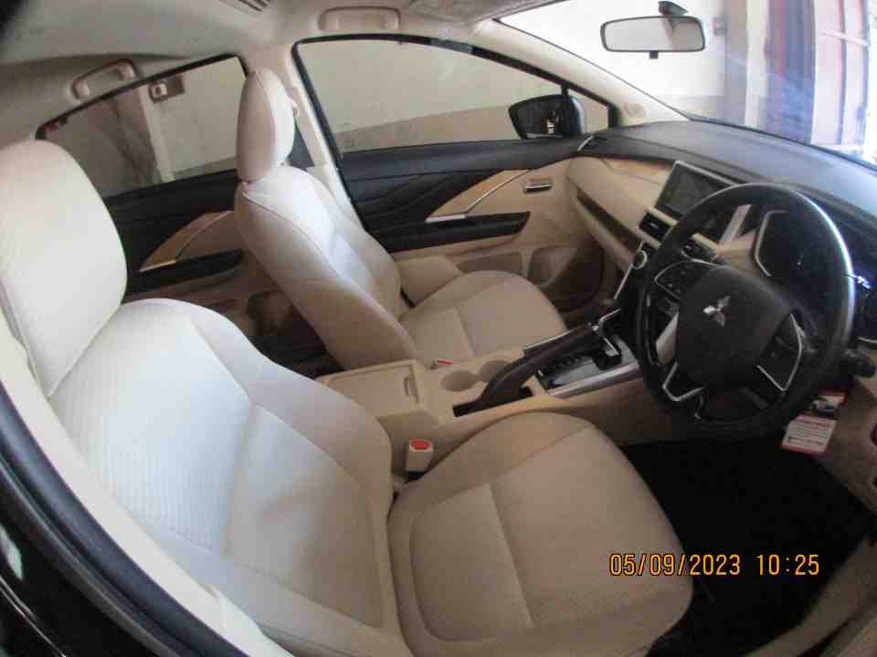 Foto Mobil Bekas Kabin Depan Mitsubishi Xpander 1.5 Ultimate tahun 2021