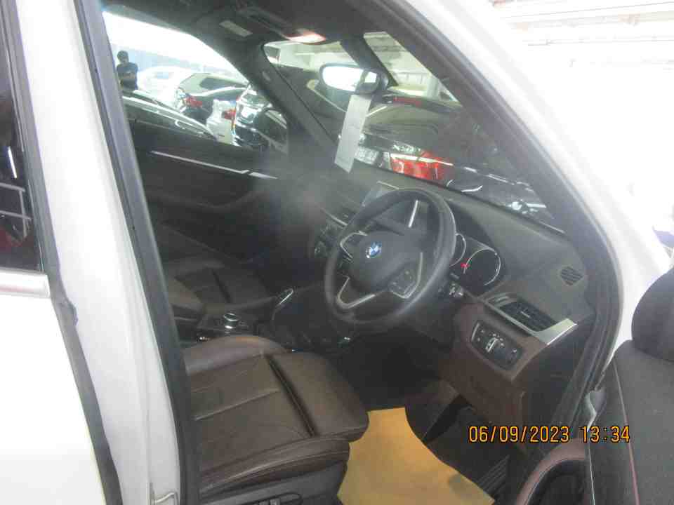 Foto Mobil Bekas Kabin Depan BMW X1 1.5 Sdrive18i tahun 2018