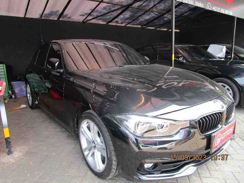 2019 BMW 320i 2.0 - Foto 1 dari 6