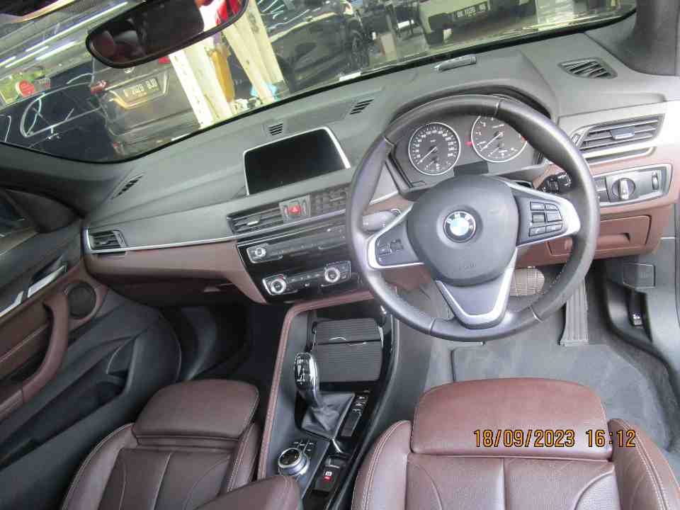 Foto Mobil Bekas Dashboard BMW X1 1.5 Sdrive18i tahun 2018