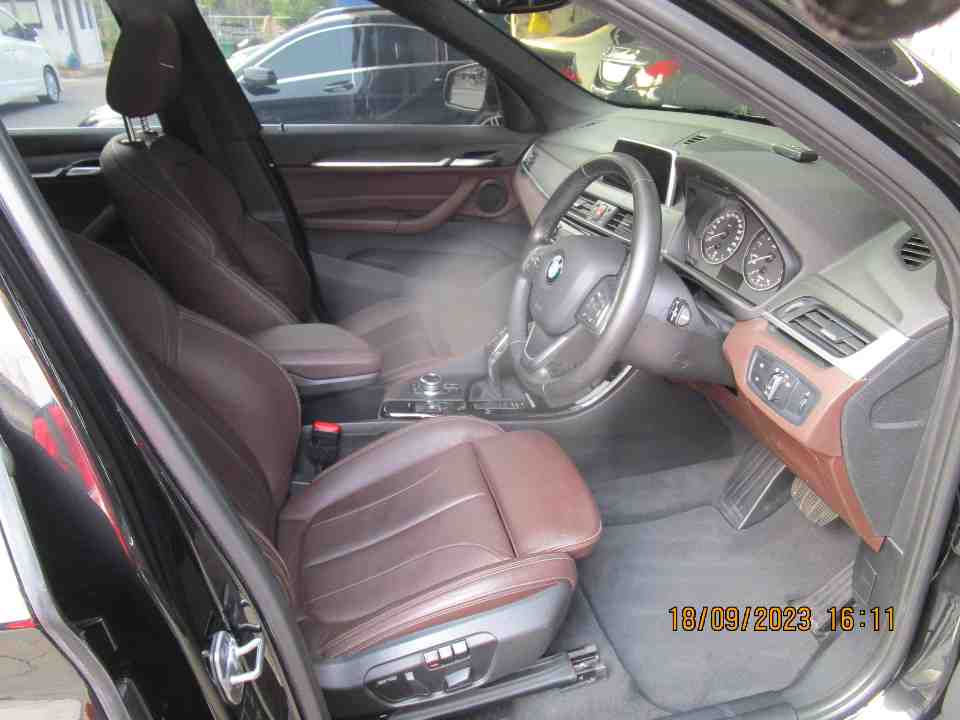 Foto Mobil Bekas Kabin Depan BMW X1 1.5 Sdrive18i tahun 2018