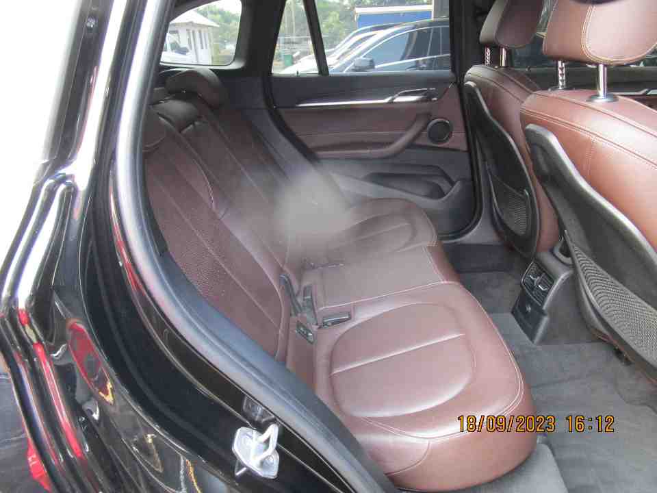 Foto Mobil Bekas Kabin Belakang BMW X1 1.5 Sdrive18i tahun 2018