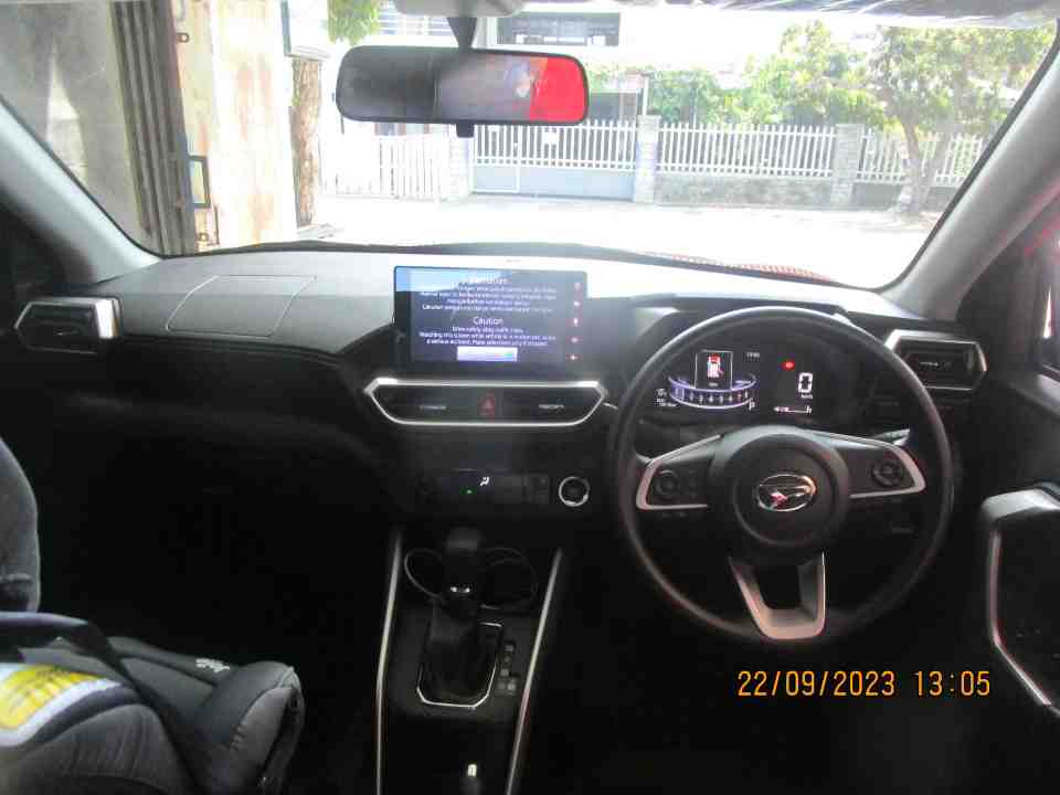 Foto Mobil Bekas Dashboard Daihatsu Rocky 1.0 R tahun 2021