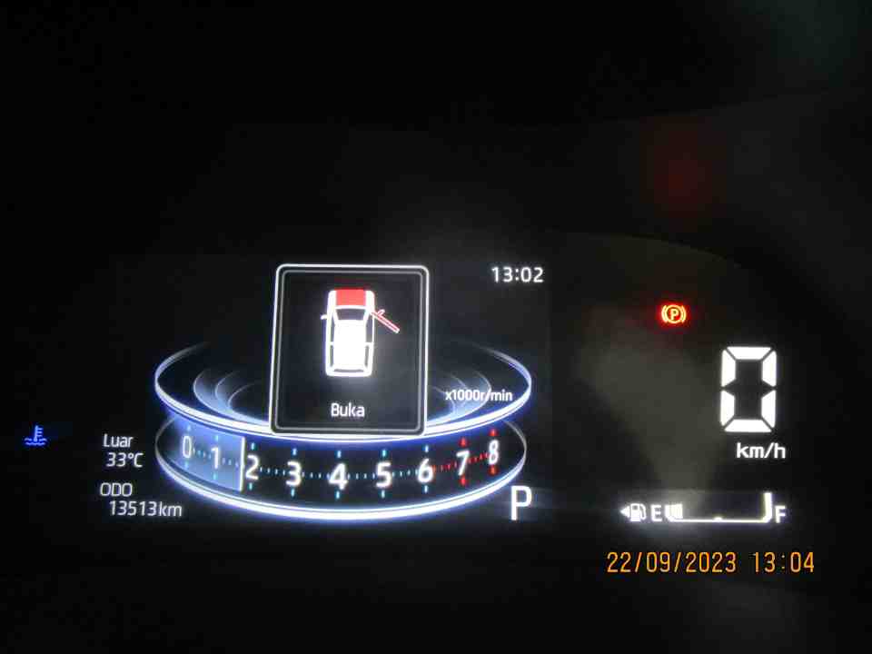 Foto Mobil Bekas Odometer Daihatsu Rocky 1.0 R tahun 2021