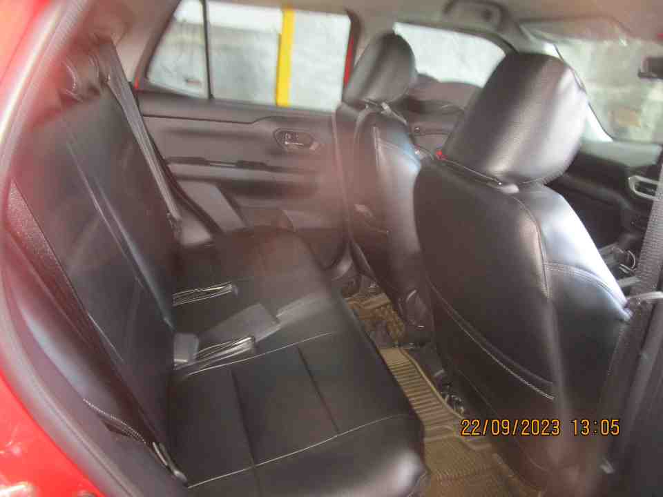 Foto Mobil Bekas Kabin Belakang Daihatsu Rocky 1.0 R tahun 2021