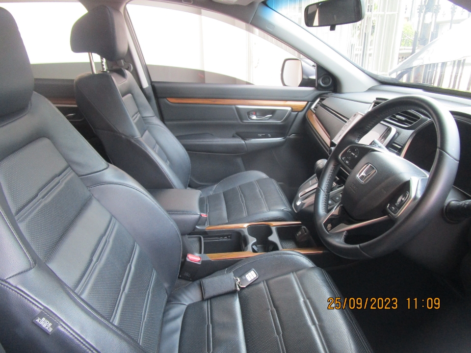 Foto Mobil Bekas Kabin Depan Honda CR-V 1.5 Turbo Prestige tahun 2017