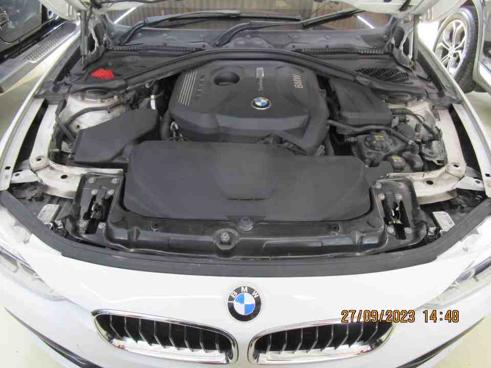 Foto Mobil Bekas Mesin BMW 320i 2.0 tahun 2016