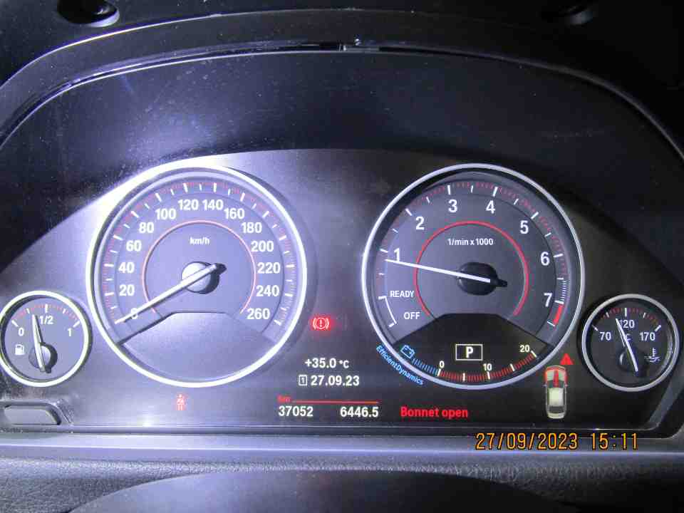 Foto Mobil Bekas Odometer BMW 320i 2.0 tahun 2016
