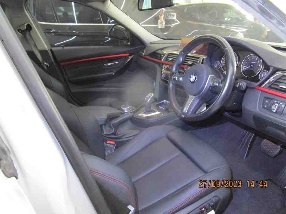 Foto Mobil Bekas Kabin Depan BMW 320i 2.0 tahun 2016