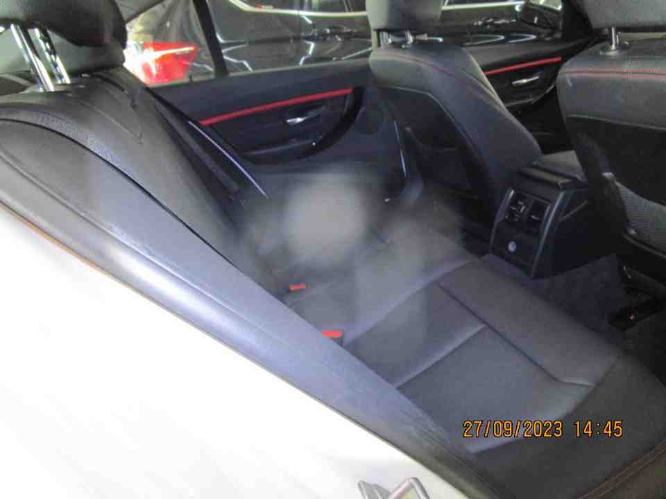 Foto Mobil Bekas Kabin Belakang BMW 320i 2.0 tahun 2016