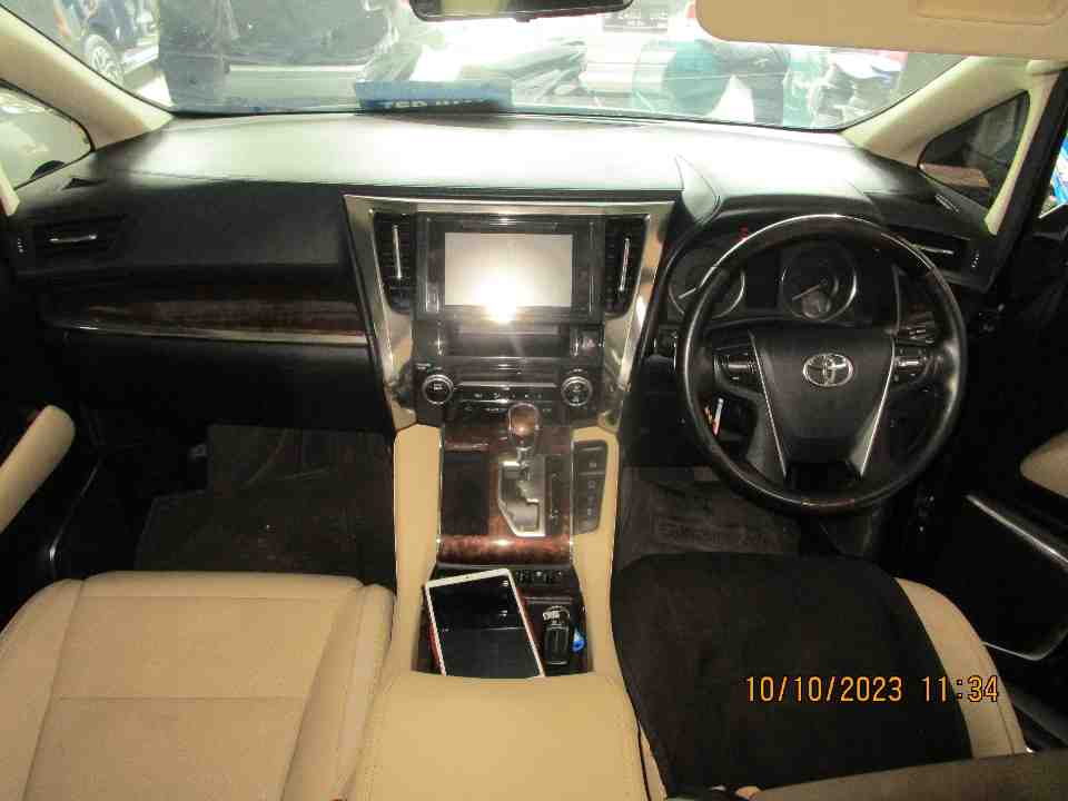 Foto Mobil Bekas Dashboard Toyota Alphard 2.5 G tahun 2018