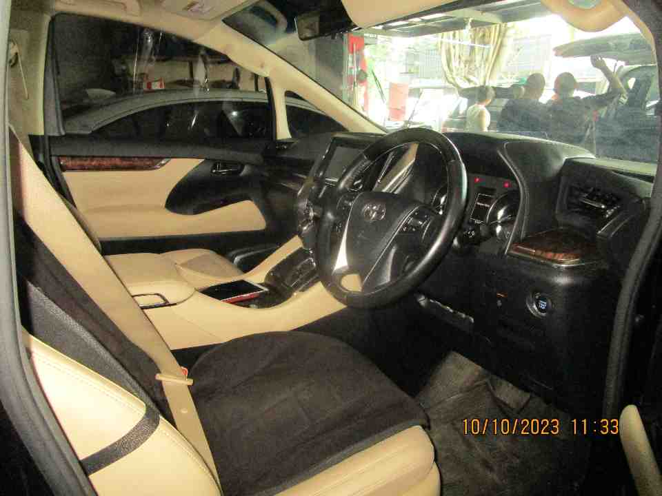 Foto Mobil Bekas Kabin Depan Toyota Alphard 2.5 G tahun 2018
