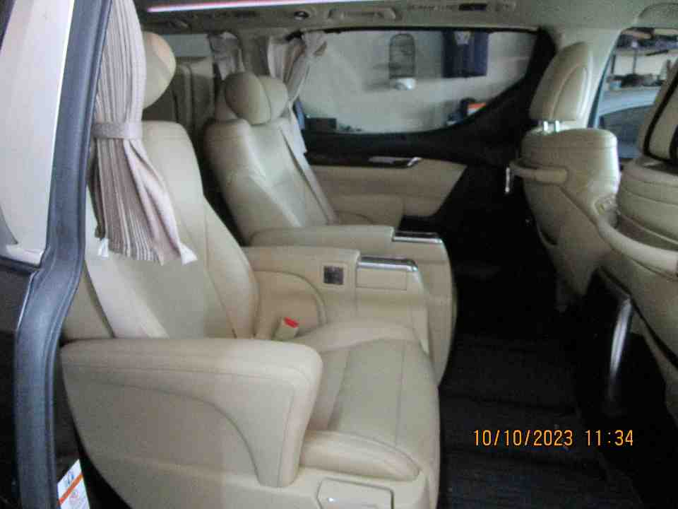 Foto Mobil Bekas Kabin Belakang Toyota Alphard 2.5 G tahun 2018