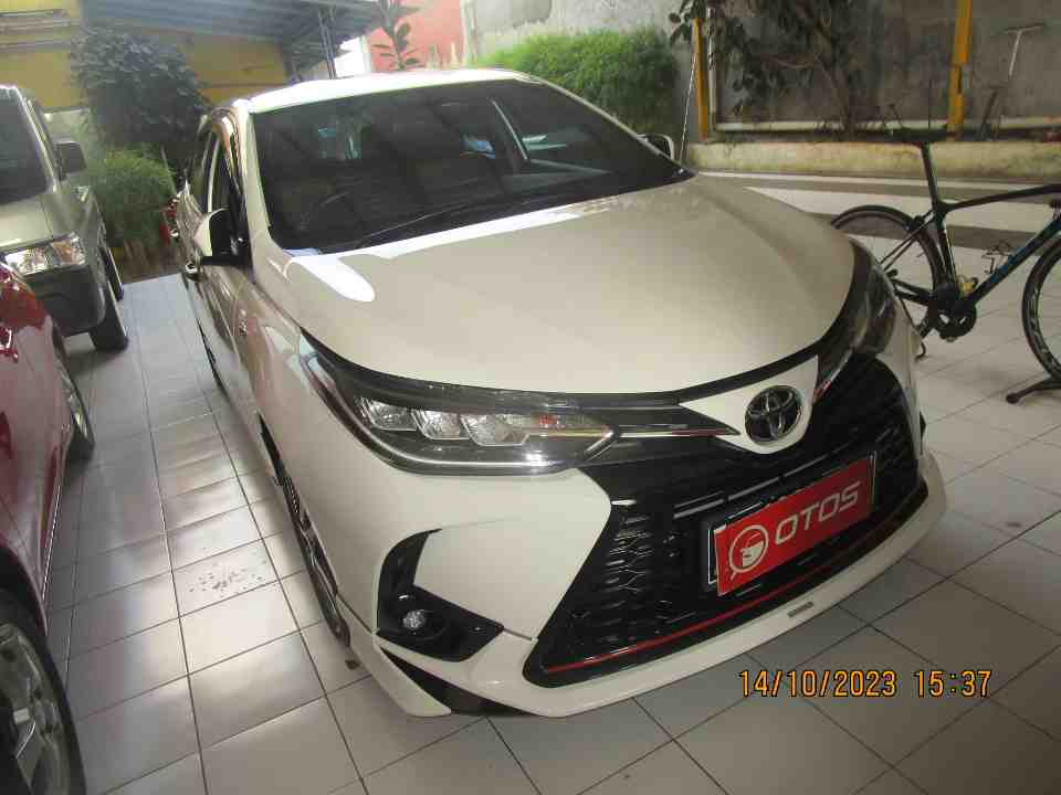 Foto Mobil Bekas Kanan Depan Toyota Yaris 1.5 S tahun 2020