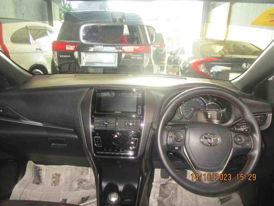 Foto Mobil Bekas Dashboard Toyota Yaris 1.5 S tahun 2020
