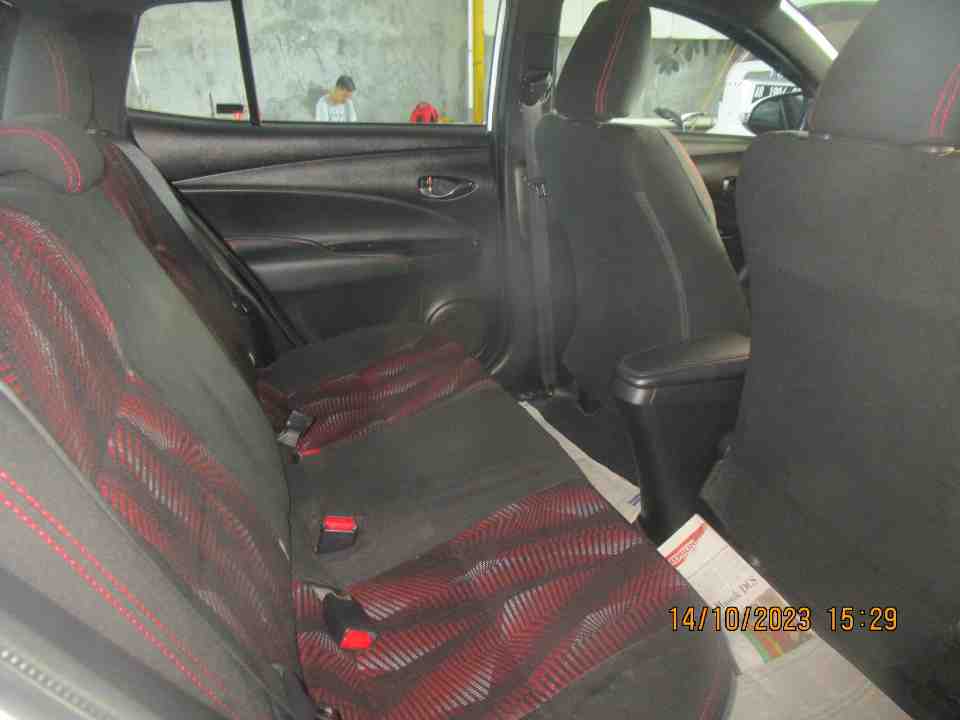 Foto Mobil Bekas Kabin Belakang Toyota Yaris 1.5 S tahun 2020