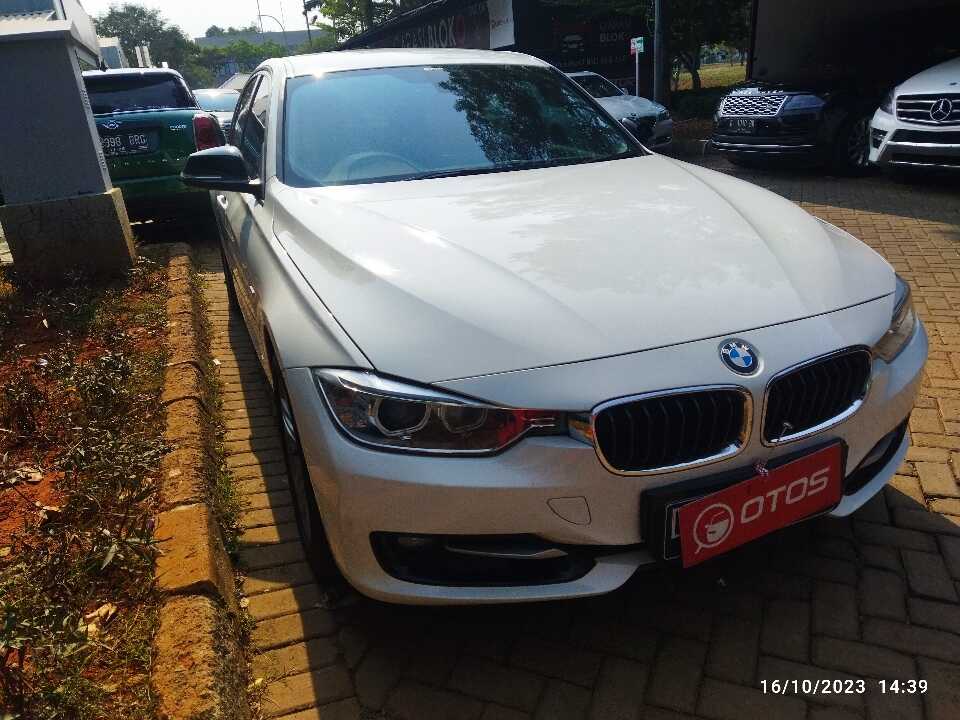 2015 BMW 320i 2.0 - Foto 1 dari 6