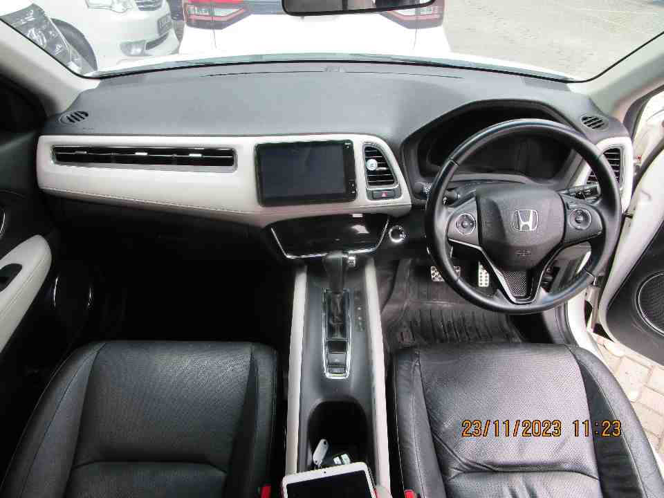 Foto Mobil Bekas Dashboard Honda HR-V 1.8 tahun 2019