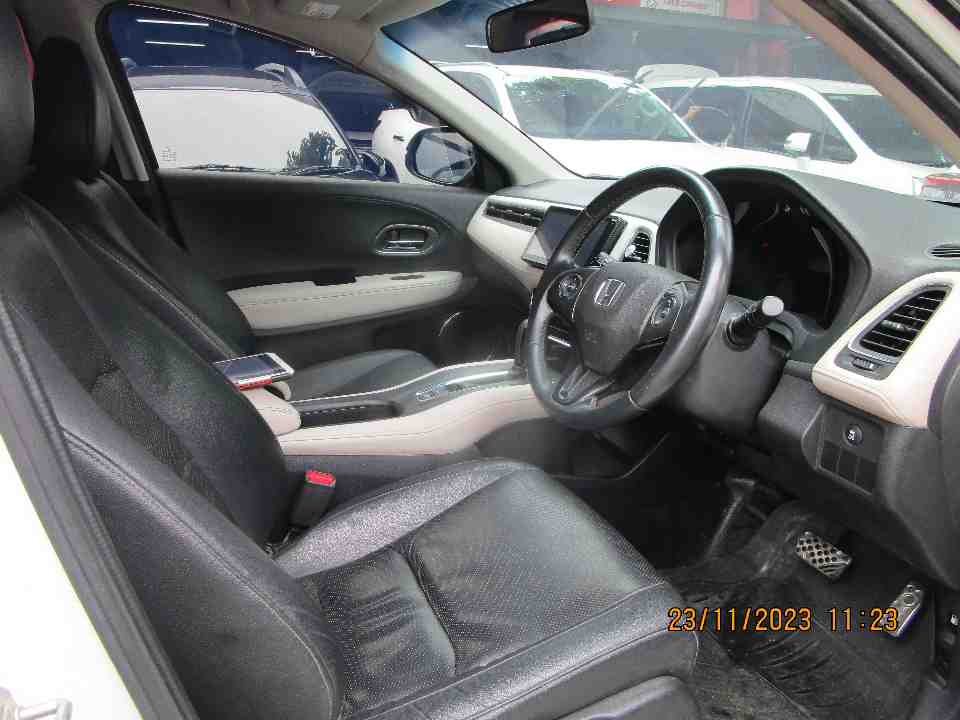 Foto Mobil Bekas Kabin Depan Honda HR-V 1.8 tahun 2019