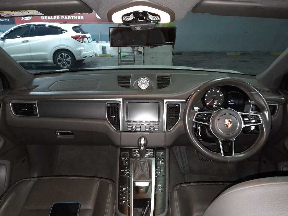 Foto Mobil Bekas Dashboard Porsche Macan 2.0 tahun 2014