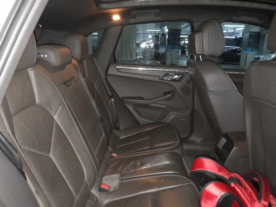 Foto Mobil Bekas Kabin Belakang Porsche Macan 2.0 tahun 2014